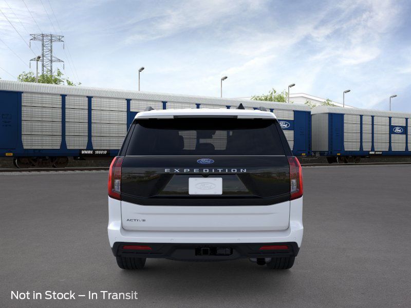 2025 Ford Expedition photo 3
