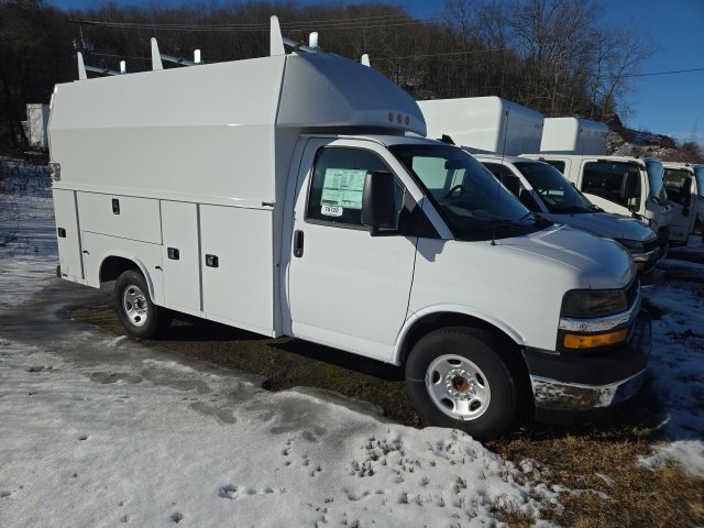 2025 Chevrolet Express Base's photo