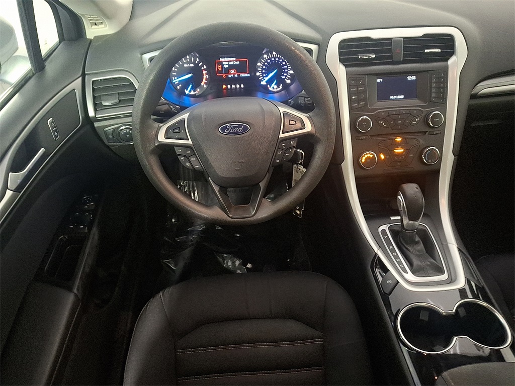 2015 Ford Fusion SE photo 12