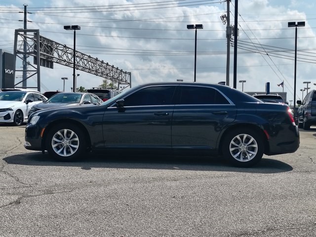 2016 Chrysler 300 Limited photo 12