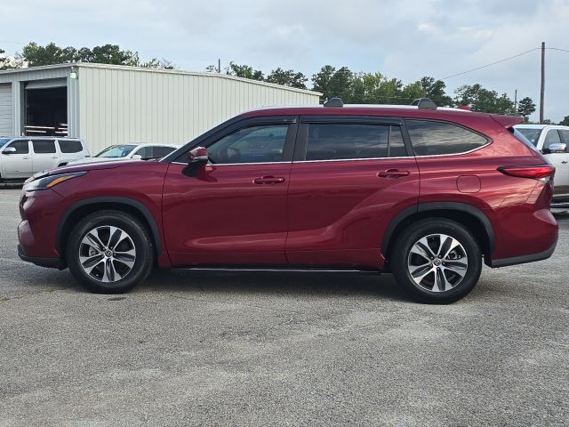 2023 Toyota Highlander L photo 2