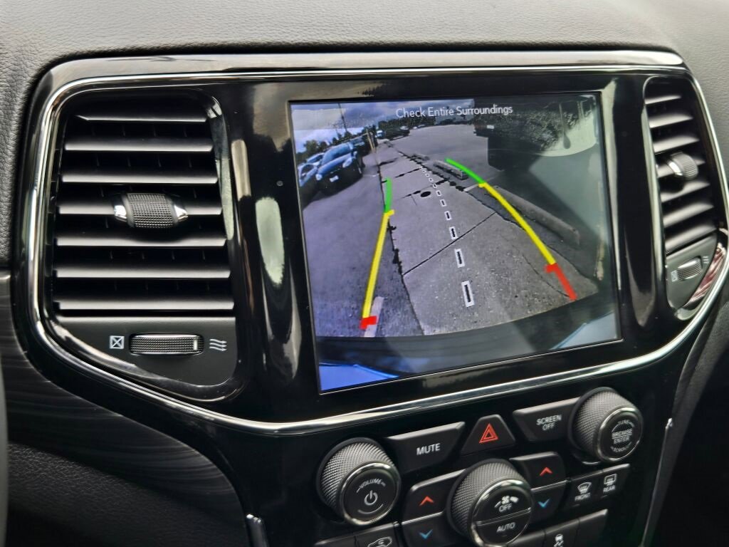 2019 Jeep Grand Cherokee Altitude photo 25