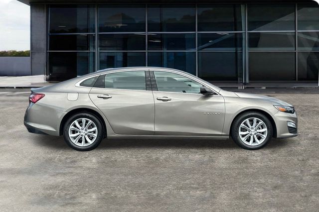 2022 Chevrolet Malibu photo 3