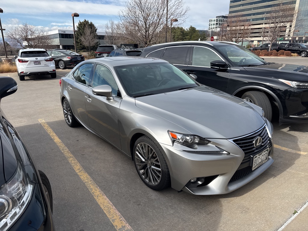 2016 Lexus IS 300 photo 2