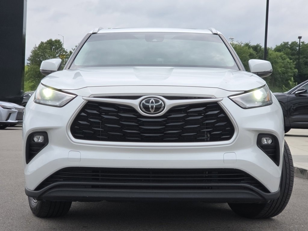 2022 Toyota Highlander XLE photo 3