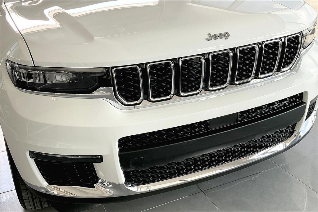 2025 Jeep Grand Cherokee Limited photo 9