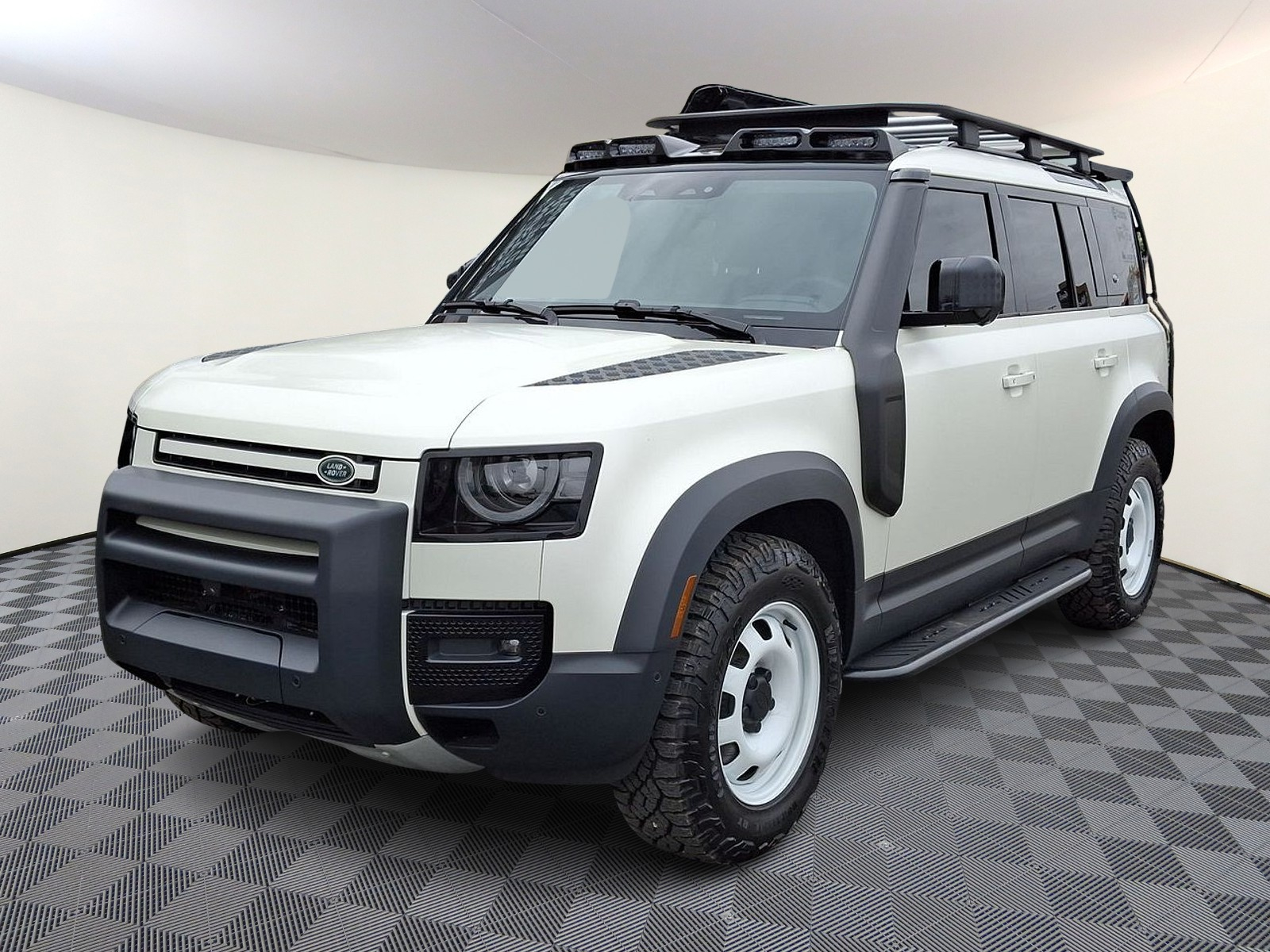 2024 Land Rover Defender S's photo