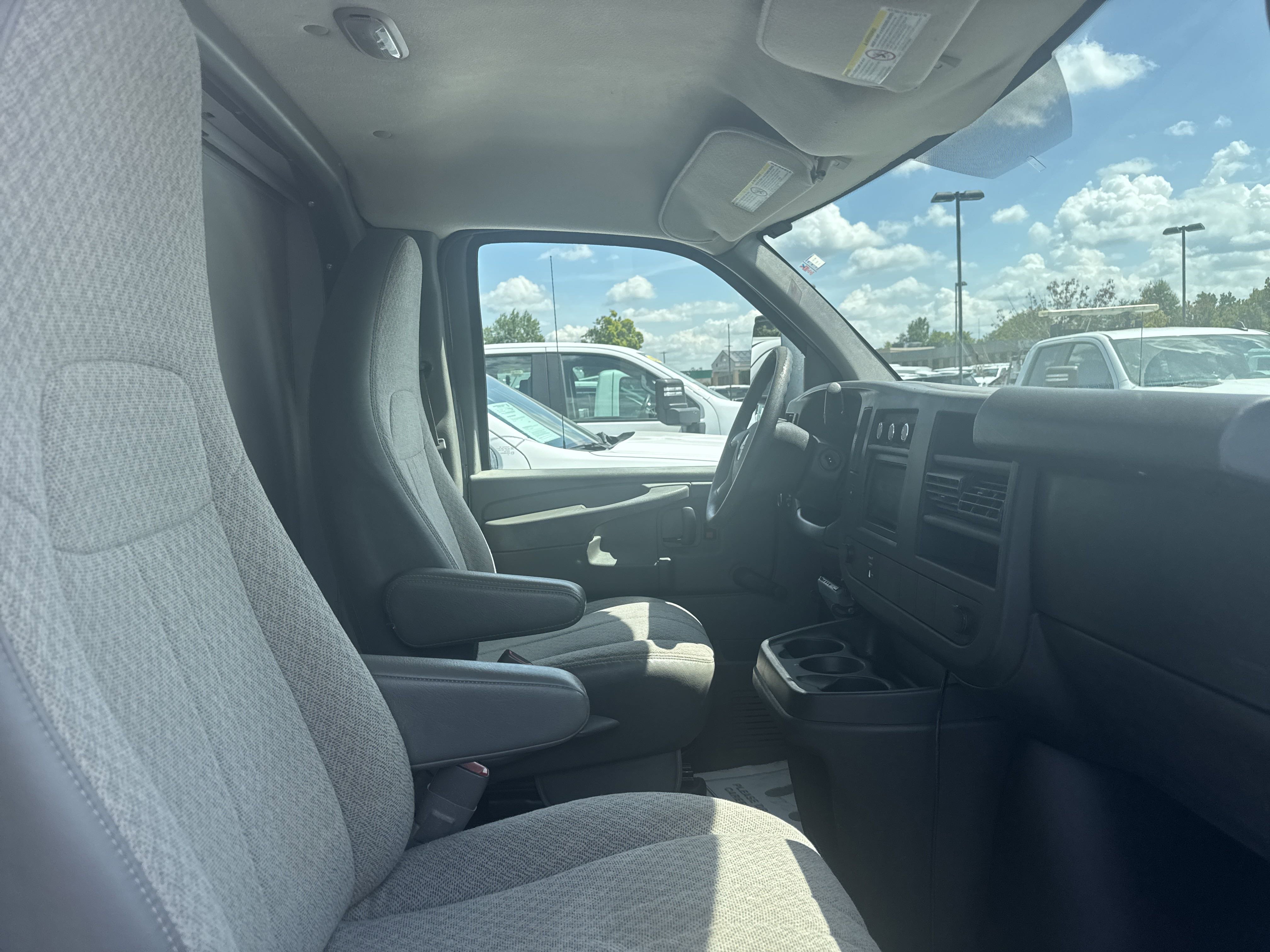 2011 Gmc Savana Cutaway 3500 photo 4