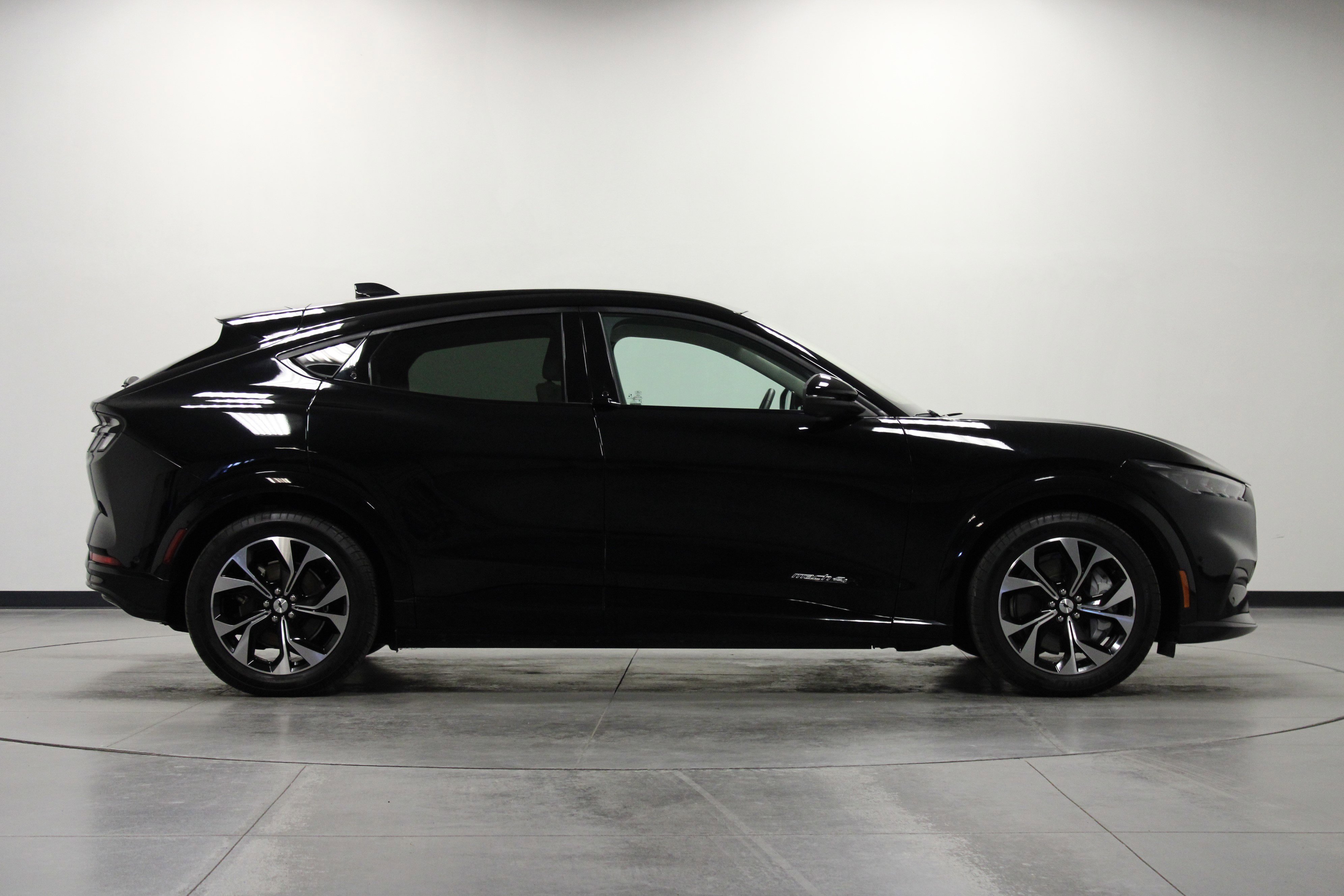 2023 Ford Mustang Mach-E Premium photo 2