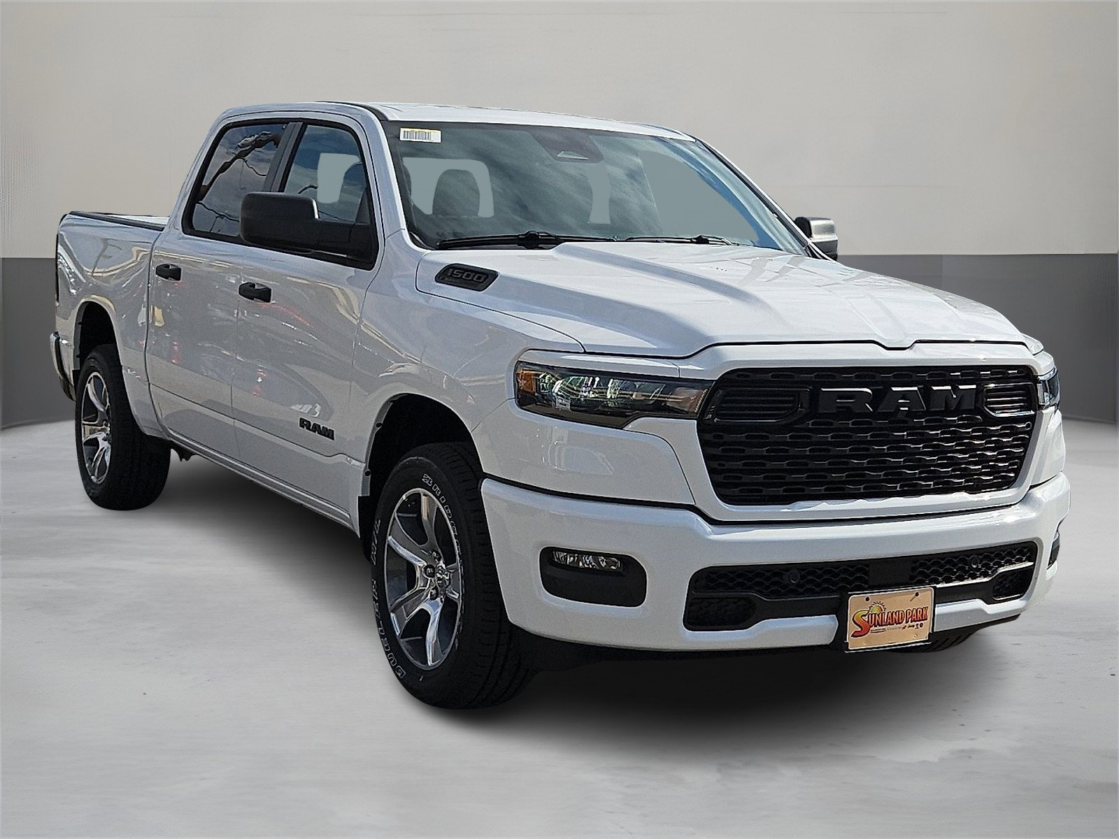 2026 Ram 1500 Express photo 3