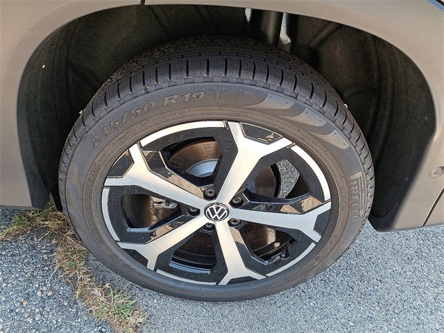 2025 Volkswagen Tiguan SE photo 4