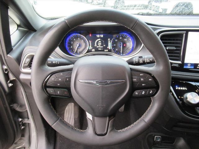 2023 Chrysler Pacifica Touring L photo 17