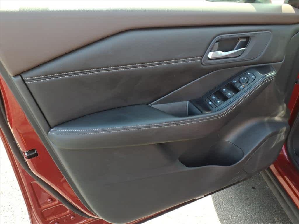 2023 Nissan Rogue SV photo 10