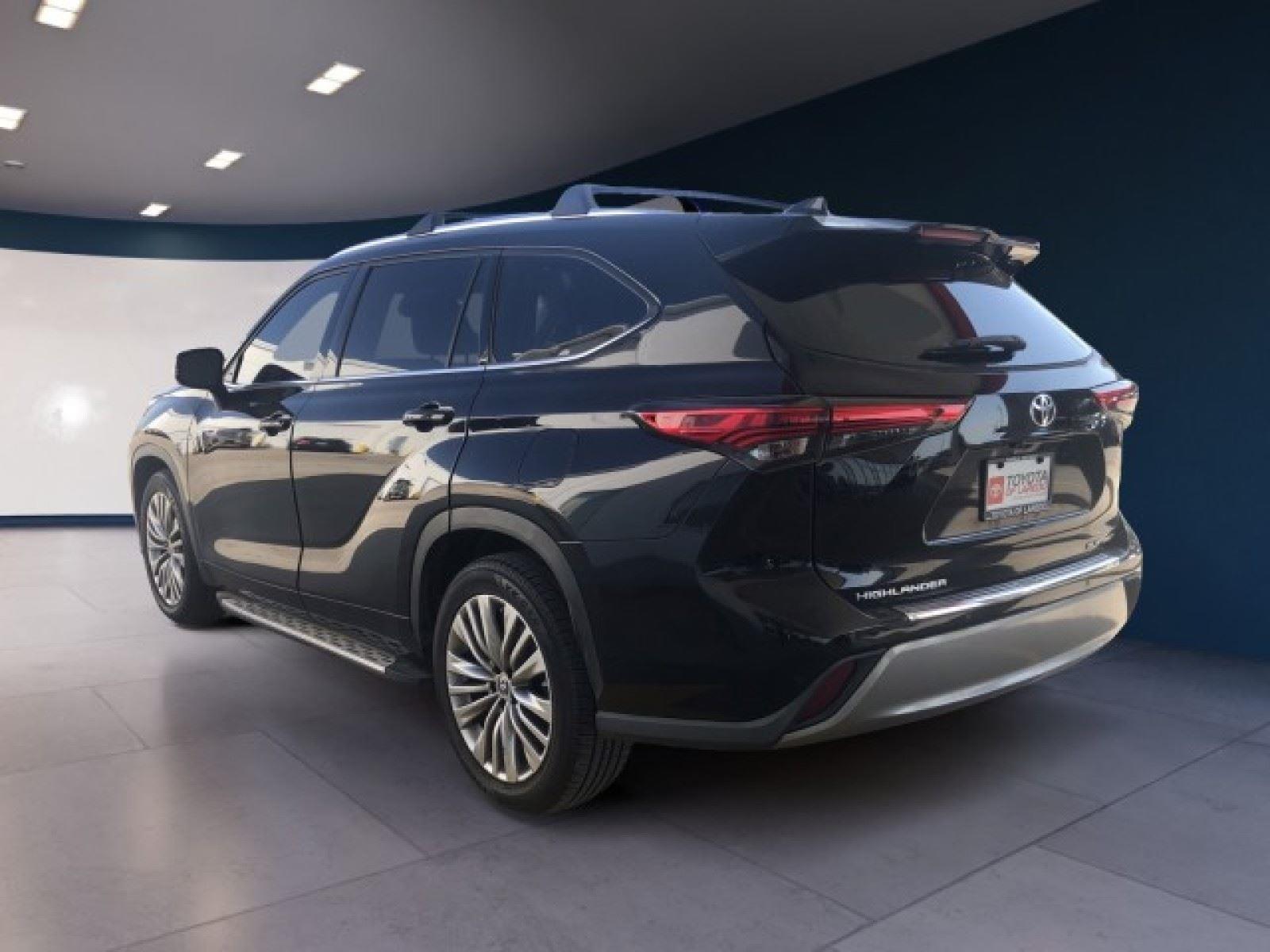 2022 Toyota Highlander Platinum photo 2