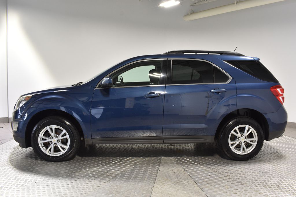 2017 Chevrolet Equinox LT photo 2