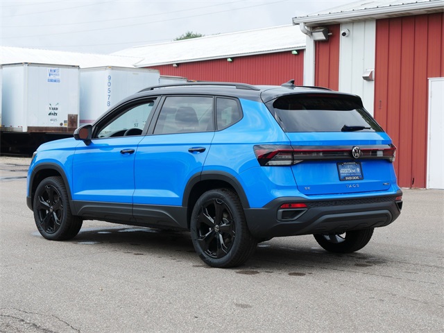 2025 Volkswagen Taos SE photo 2