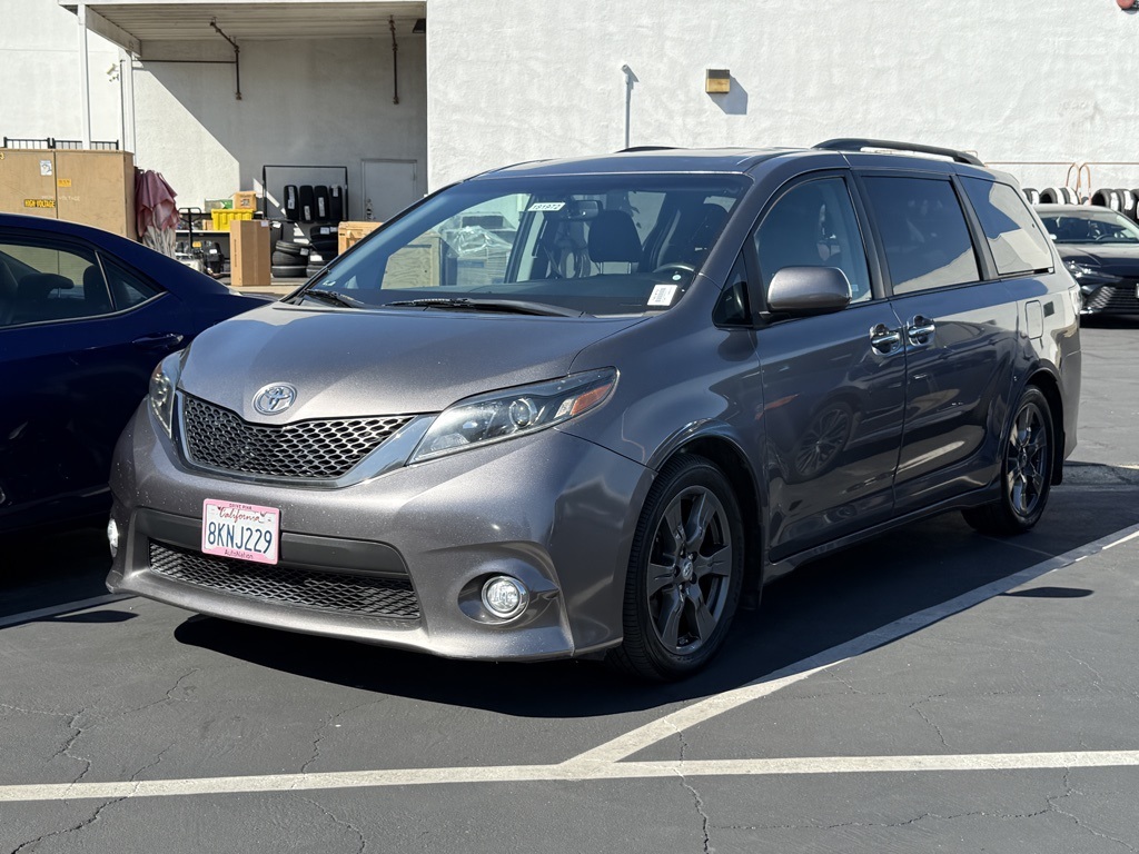 2017 Toyota Sienna SE Premium photo 3