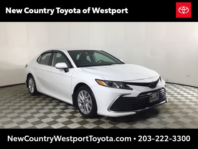 2024 Toyota Camry LE's photo