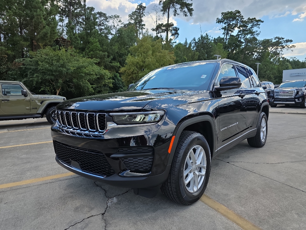2025 Jeep Grand Cherokee Laredo X photo 2