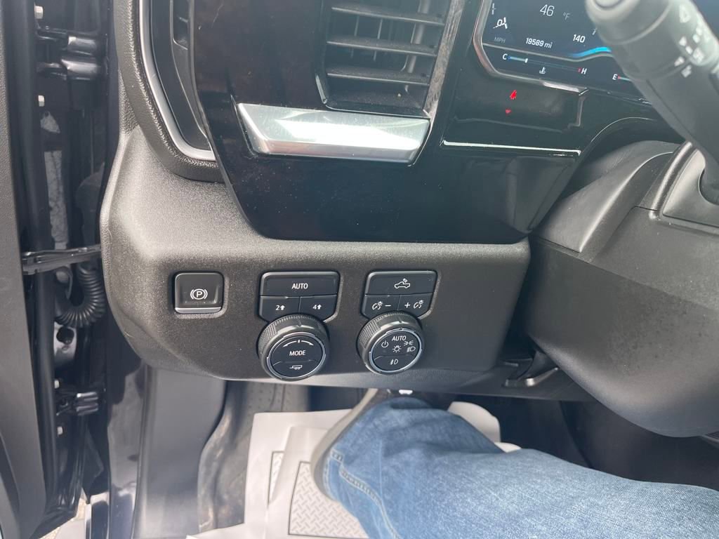 2024 Chevrolet Silverado 1500 RST photo 13