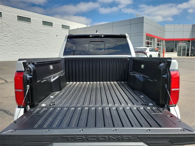 2025 Toyota Tacoma SR5 Double Cab photo 6