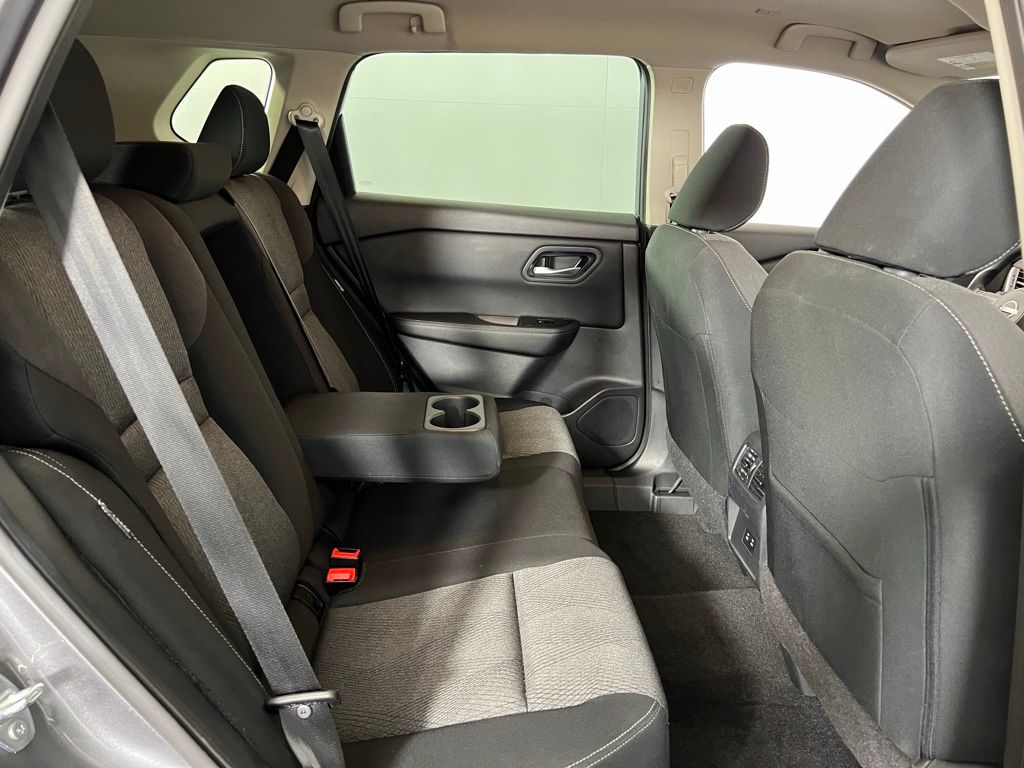 2024 Nissan Rogue SV photo 25