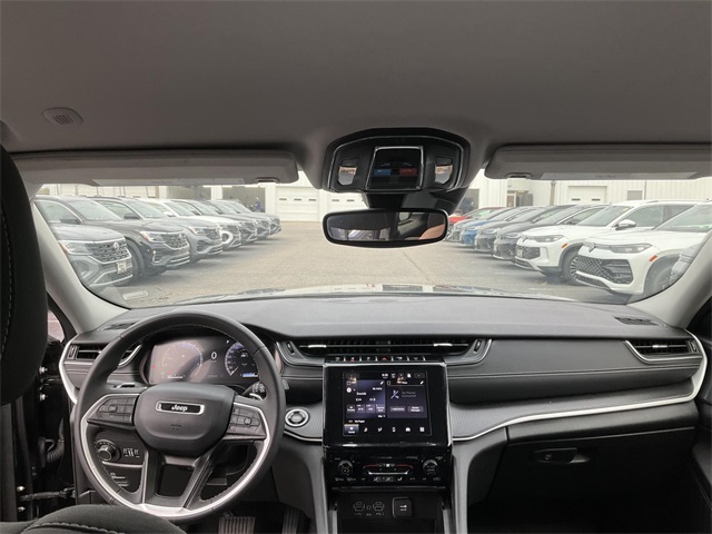 2023 Jeep Grand Cherokee Laredo photo 10