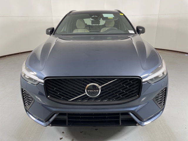 2026 Volvo XC60 B5 Plus photo 3