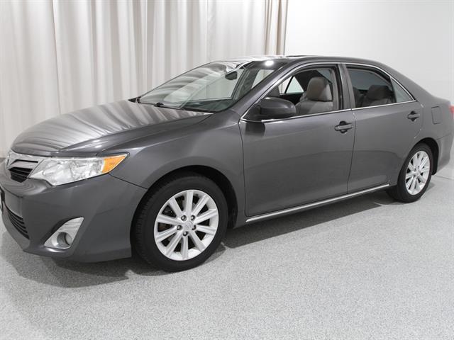 2014 Toyota Camry XLE V6 photo 3