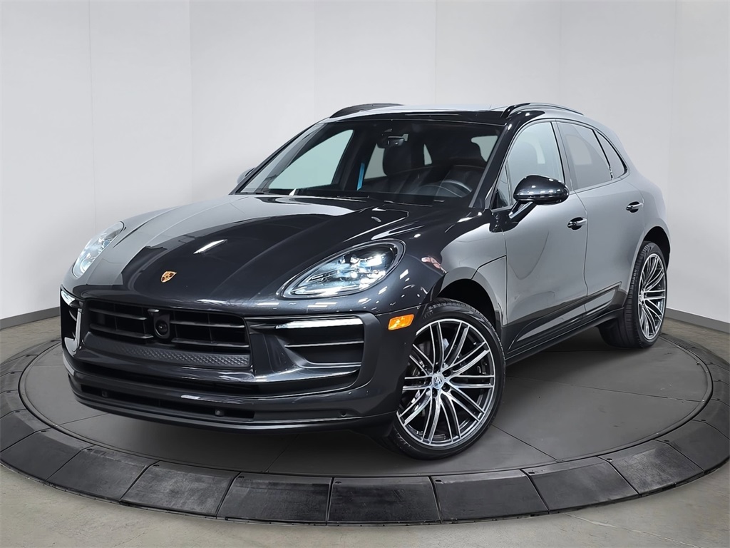 2025 Porsche Macan's photo