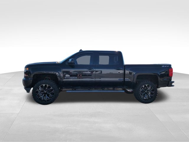 2018 Chevrolet Silverado 1500 LT photo 2