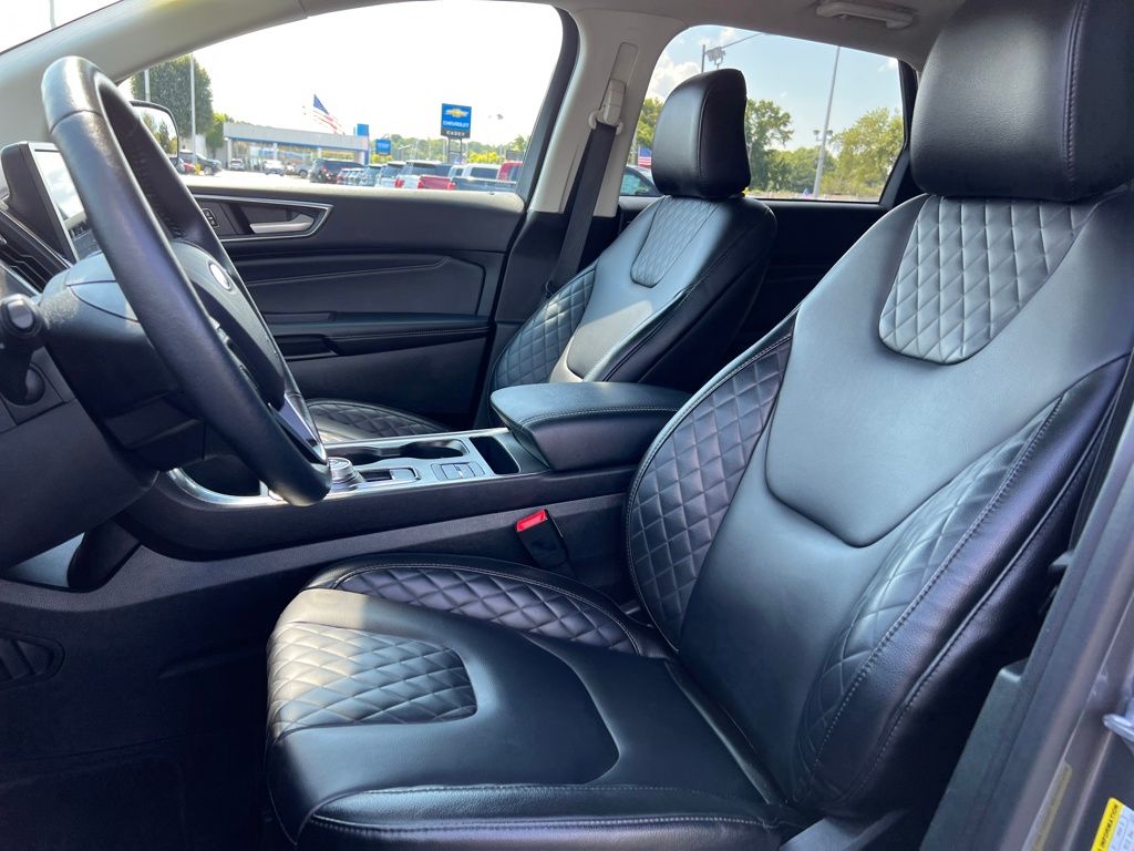 2024 Ford Edge Titanium photo 10