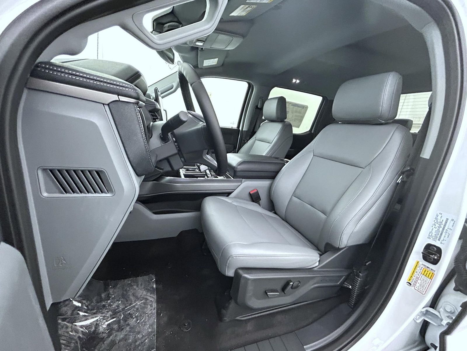 2025 Ford F-150 Lightning photo 10