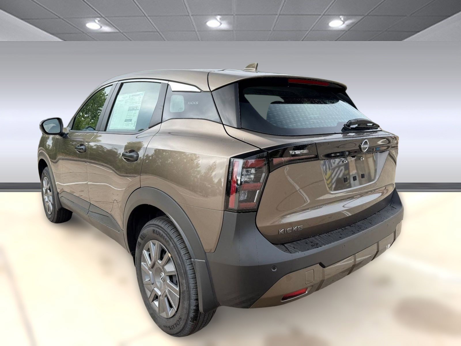 2026 Nissan Kicks SR photo 3