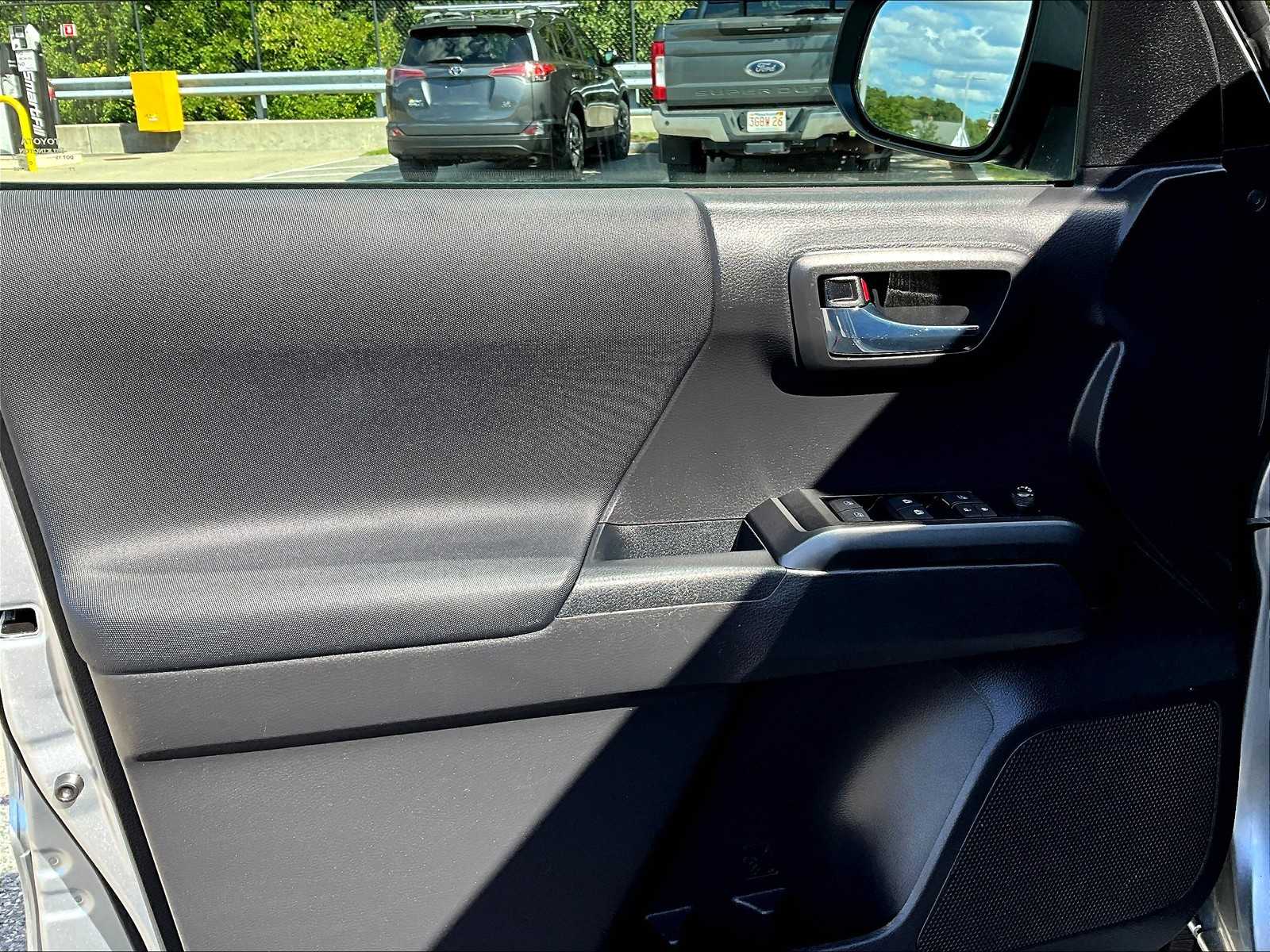 2023 Toyota Tacoma TRD photo 9