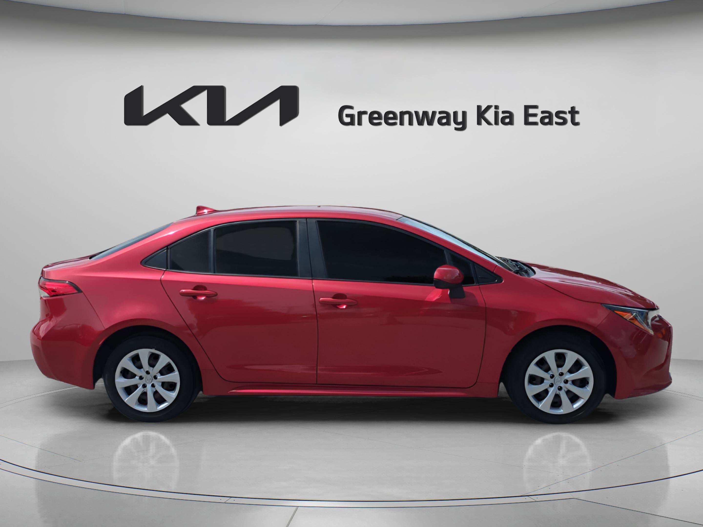 2021 Toyota Corolla LE photo 6