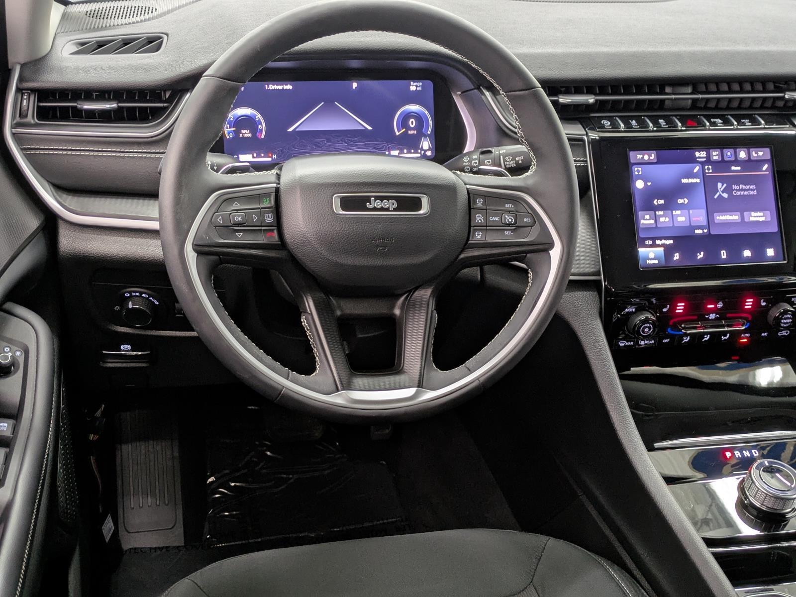 2023 Jeep Grand Cherokee Laredo photo 4