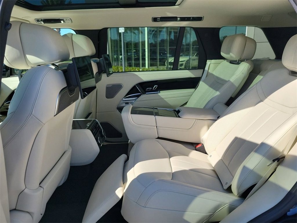 2025 Land Rover Range Rover Autobiography photo 15