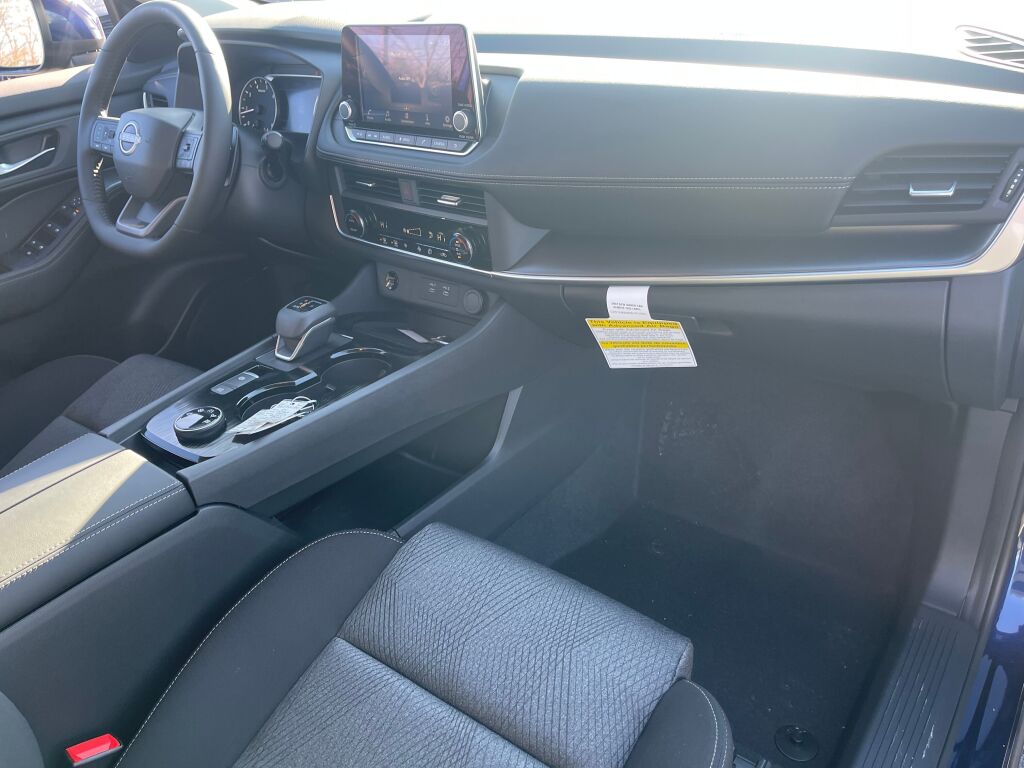 2026 Nissan Rogue SV photo 15