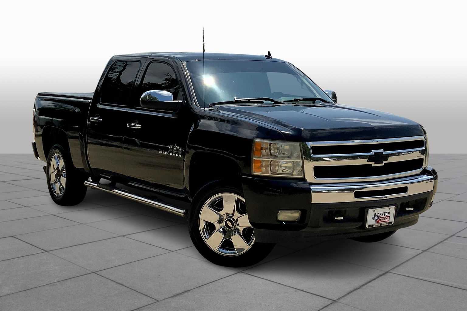 2011 Chevrolet Silverado 1500 LT photo 2