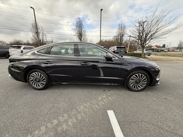 2025 Hyundai Sonata Hybrid SEL photo 2