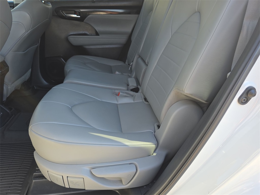 2023 Toyota Highlander XLE photo 22