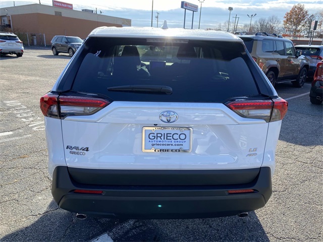 2025 Toyota RAV4 LE photo 4