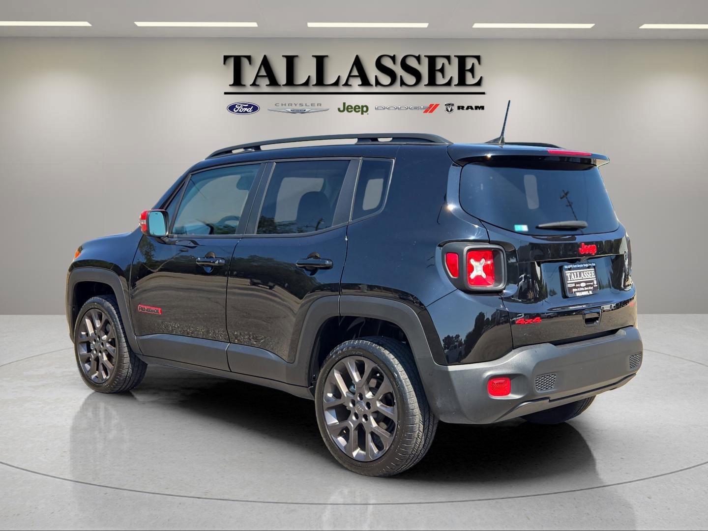 2023 Jeep Renegade Latitude Red Edition photo 8