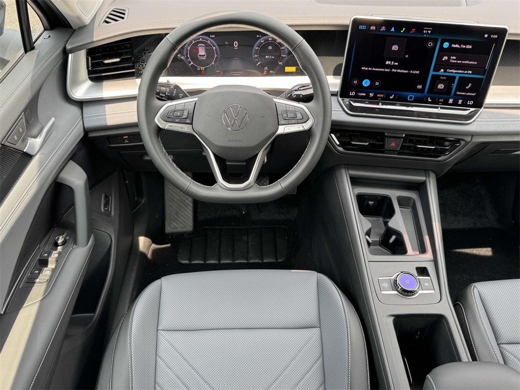 2025 Volkswagen Tiguan SE photo 2