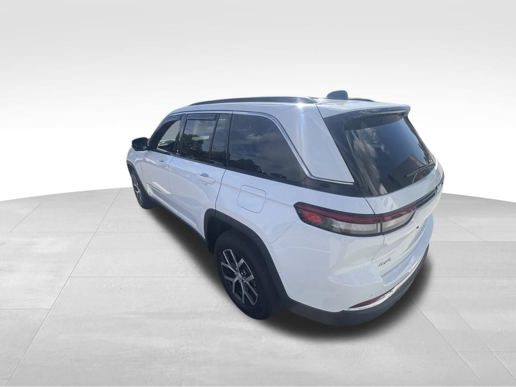 2025 Jeep Grand Cherokee Limited photo 4