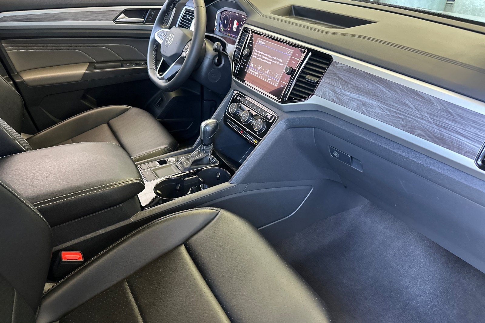 2022 Volkswagen Atlas Cross Sport V6 SE Technology photo 16