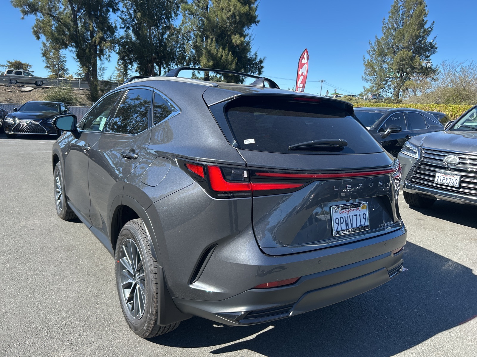 2025 Lexus NX 350h Premium photo 4