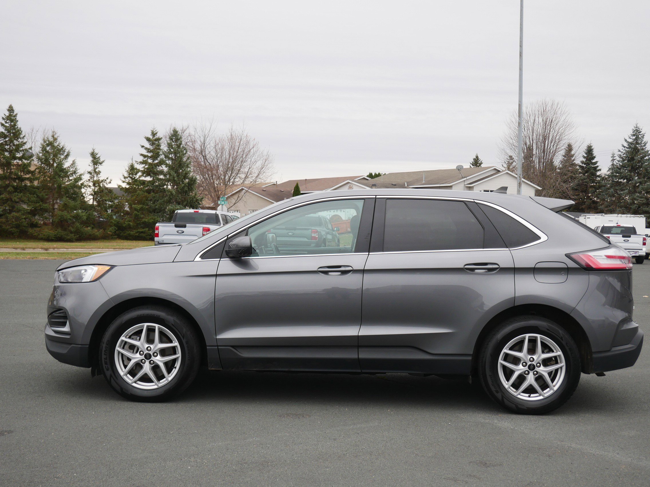 2023 Ford Edge SEL photo 2