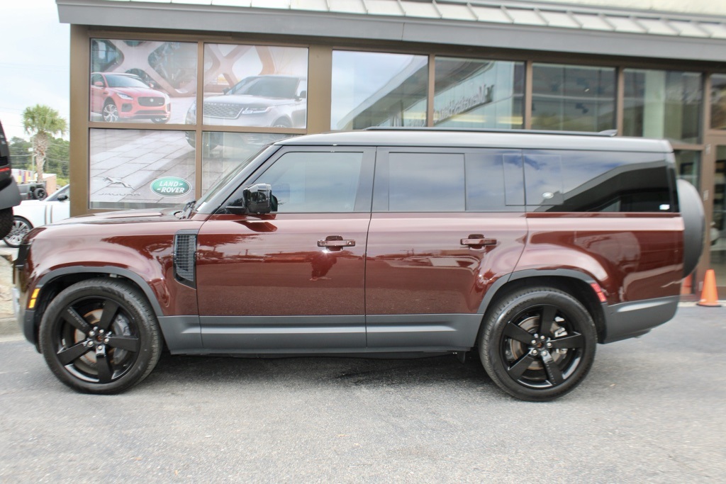 2024 Land Rover Defender S photo 2